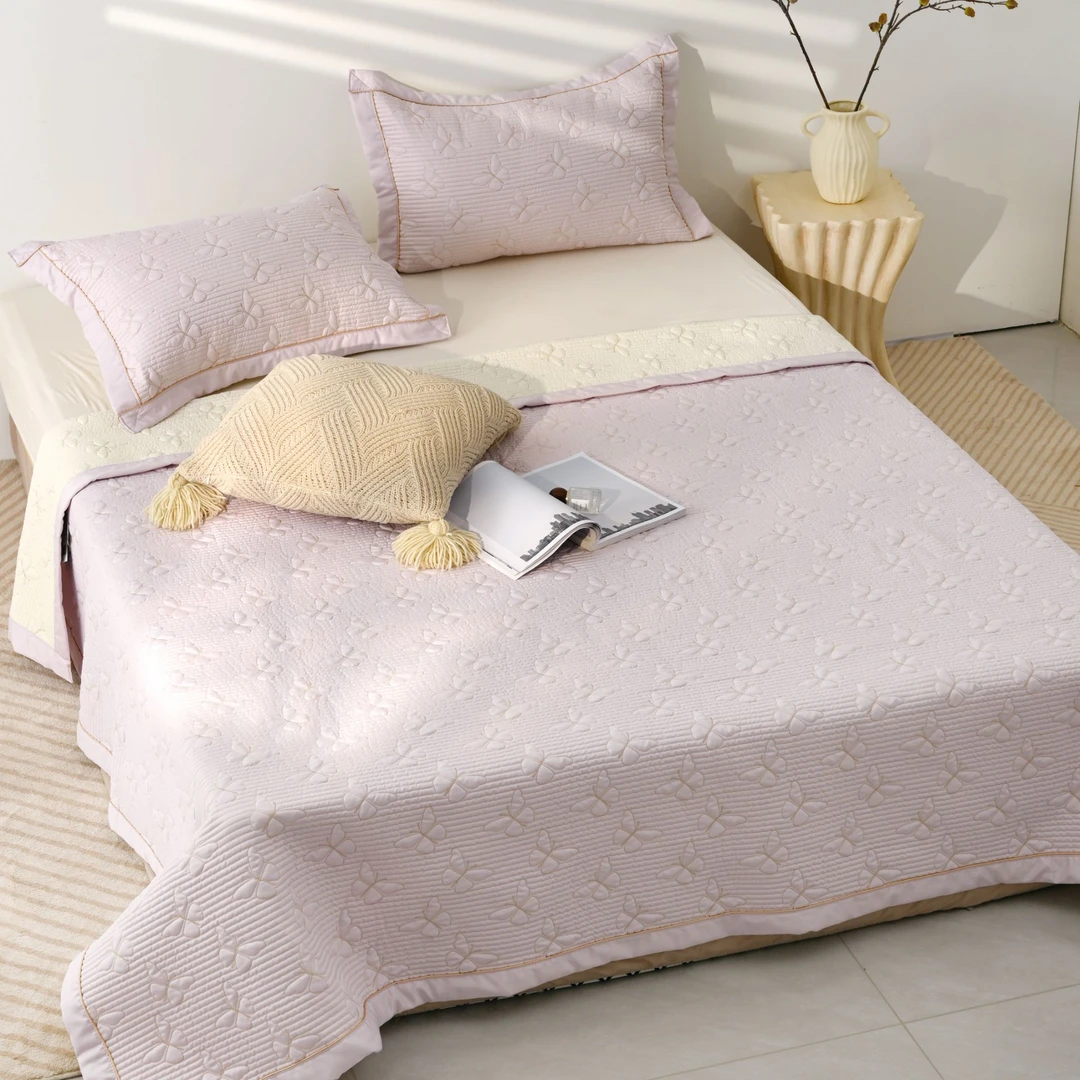 【浅紫色三件套蝶舞系列】韩国尾单轻奢贡缎刺绣卧室绗缝床盖