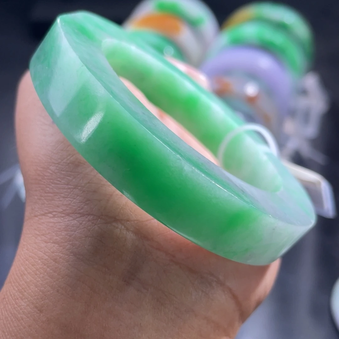 定制翡翠未镶嵌翡翠手镯