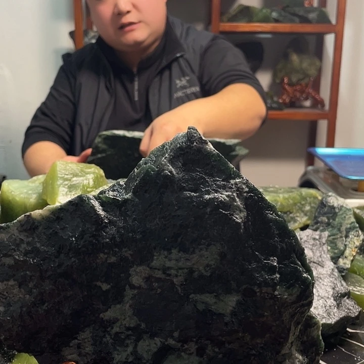 蛇纹石玉合金珠宝奇石