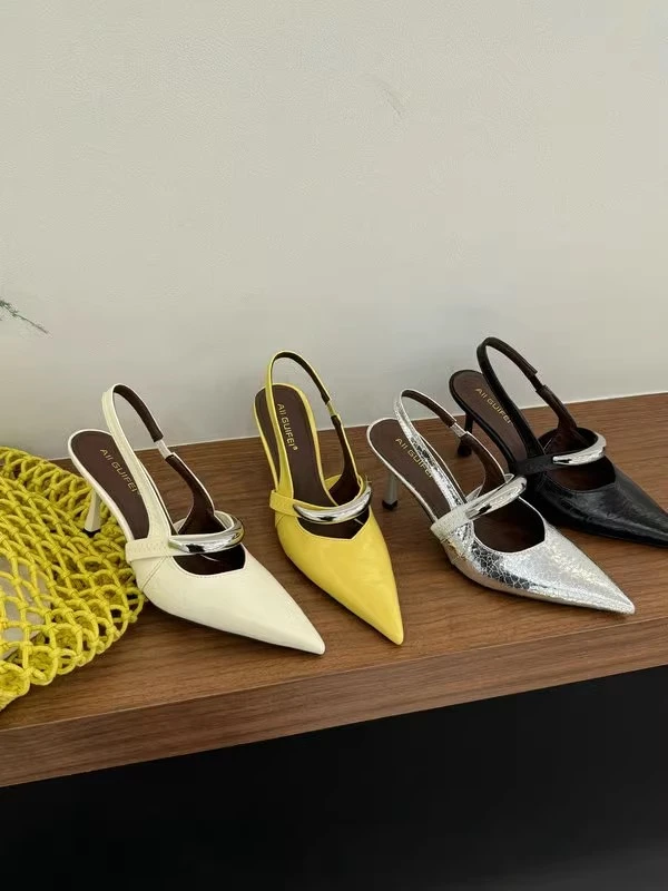 2025春夏新款银色高跟鞋小众设计款时尚百搭尖头网红包头后空凉鞋