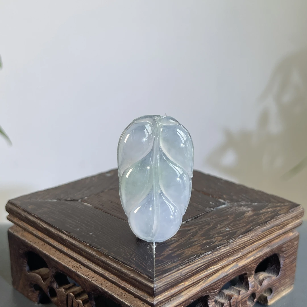 JTW03-128  天然缅甸A货翡翠  金枝玉叶