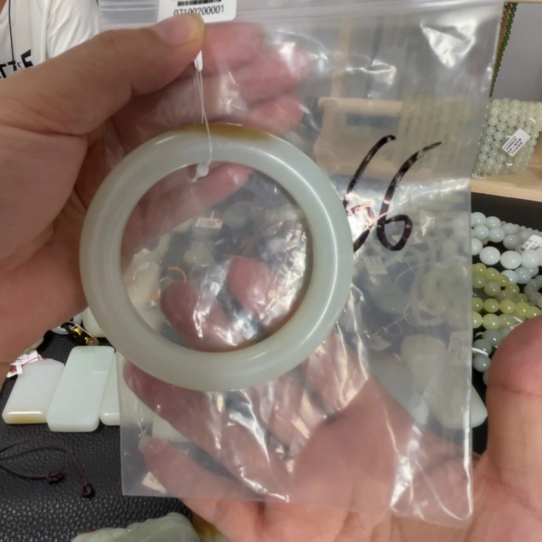 喜***生未镶嵌手镯和田玉（糖玉）