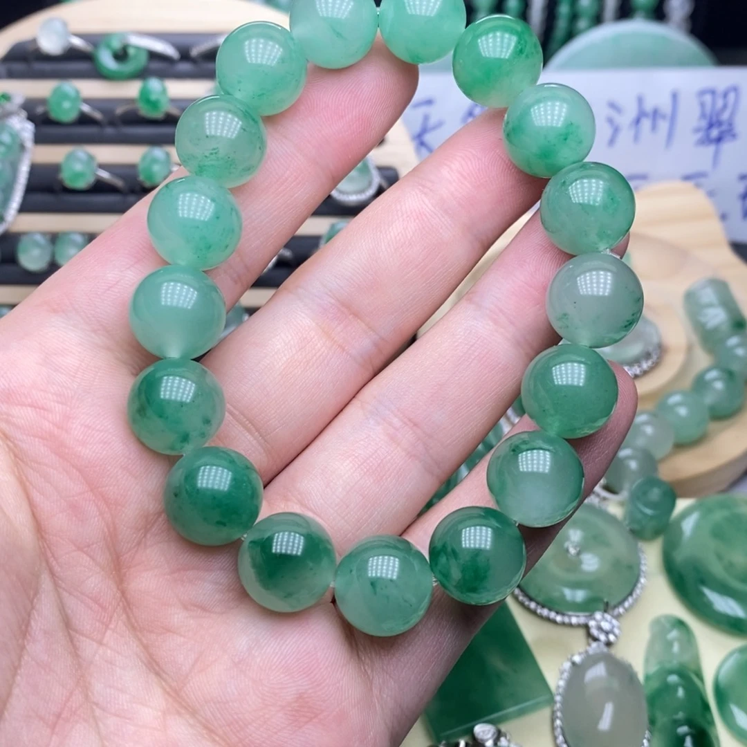 未镶嵌石英质玉（非洲翠）车挂