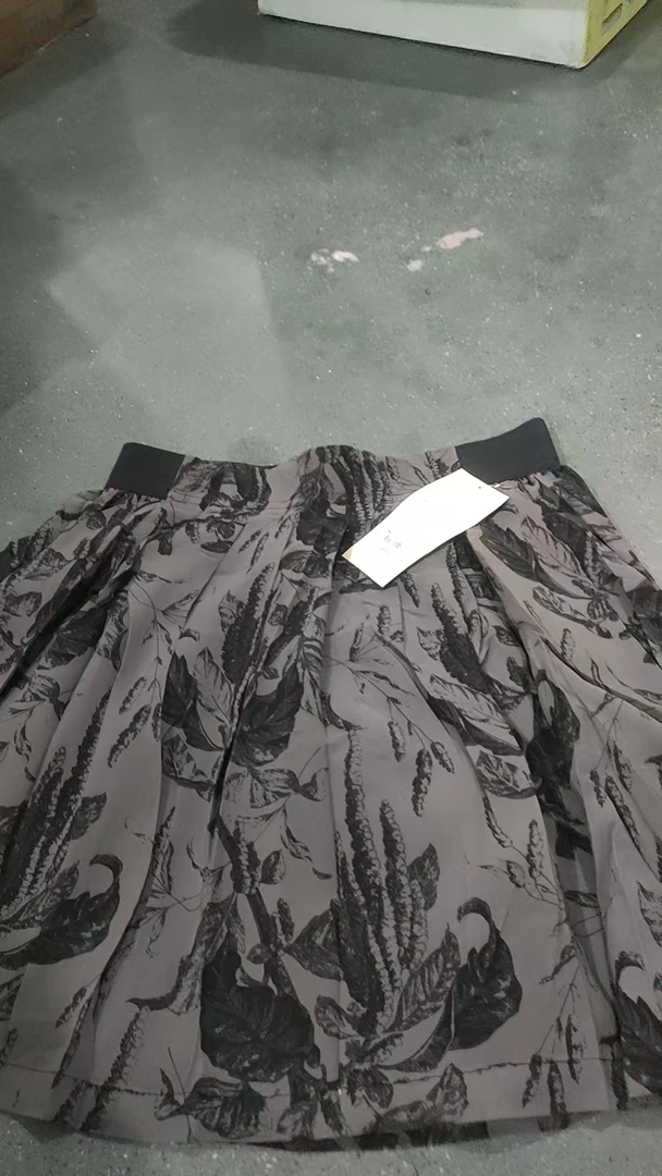 黑色A字半身裙衣裙