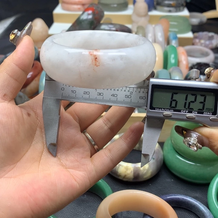 未镶嵌手镯石英质玉