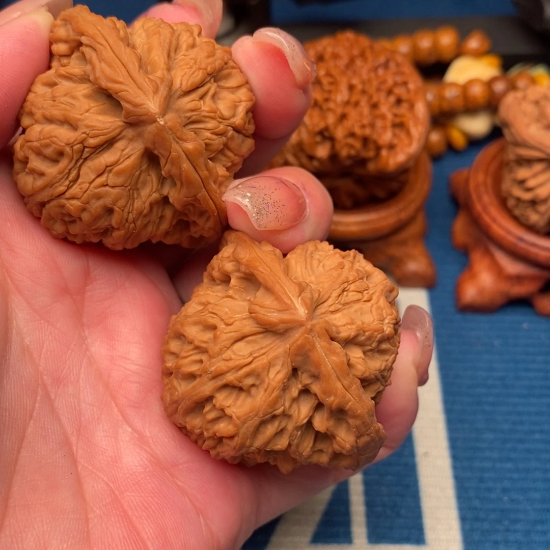 人***世文玩核桃吊坠南疆