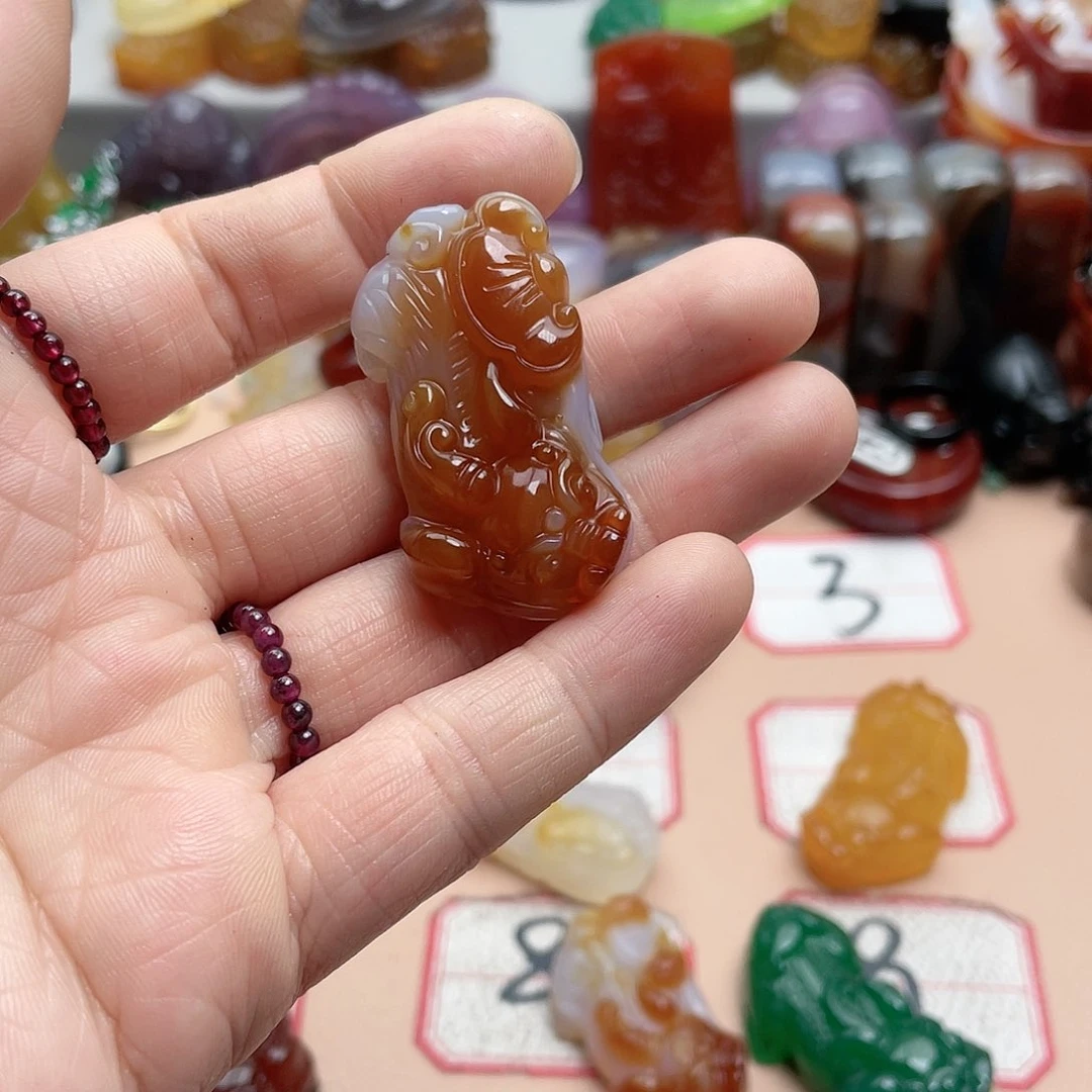 玛瑙/玉髓颈饰合金弥**气