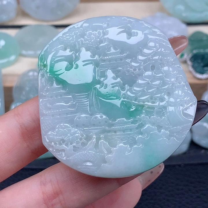 翡翠未镶嵌颈饰山水牌