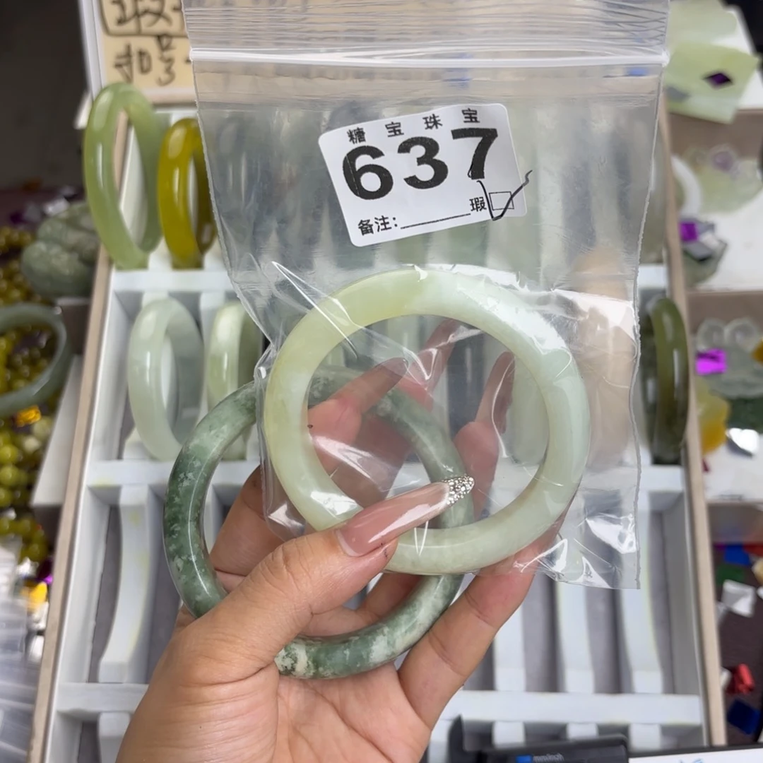 未镶嵌蛇纹石玉手镯执*