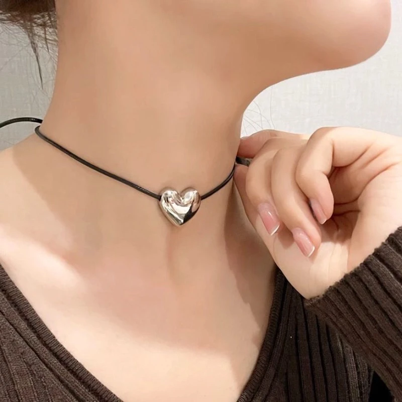 钨金皮质项链 黑色长皮绳爱心圈甜酷辣妹风女高级感锁骨颈链