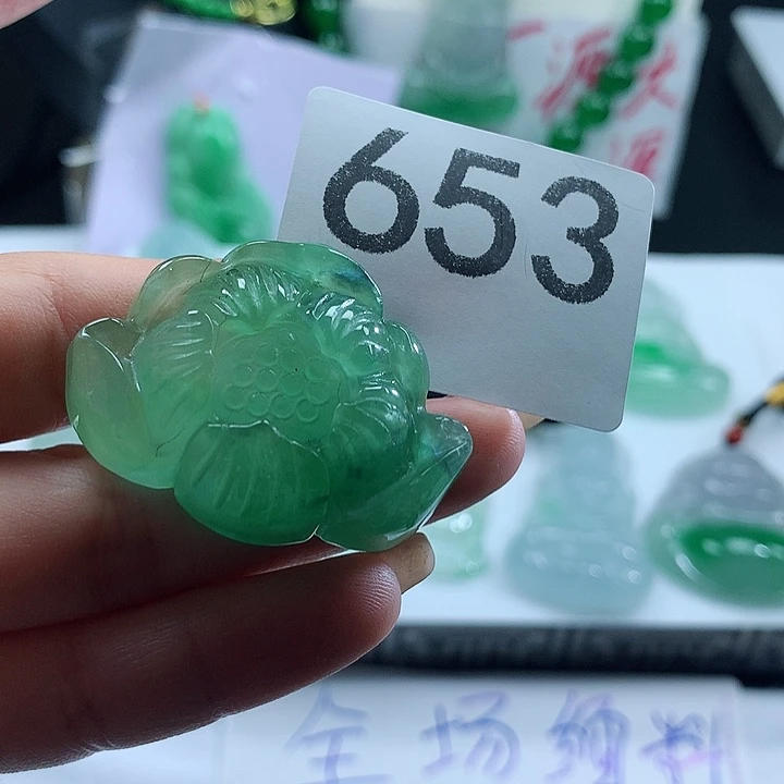 翡翠未镶嵌吊坠(赠链)