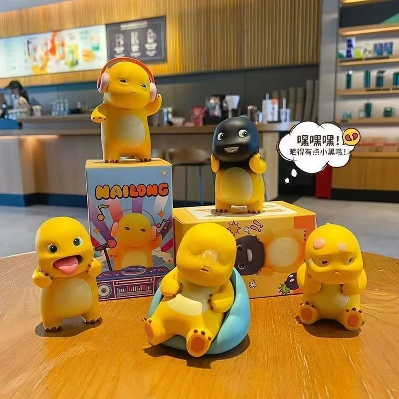 新款奶龙盲盒摆烂日常系列公仔潮玩摆件办公室手办饰品随机发