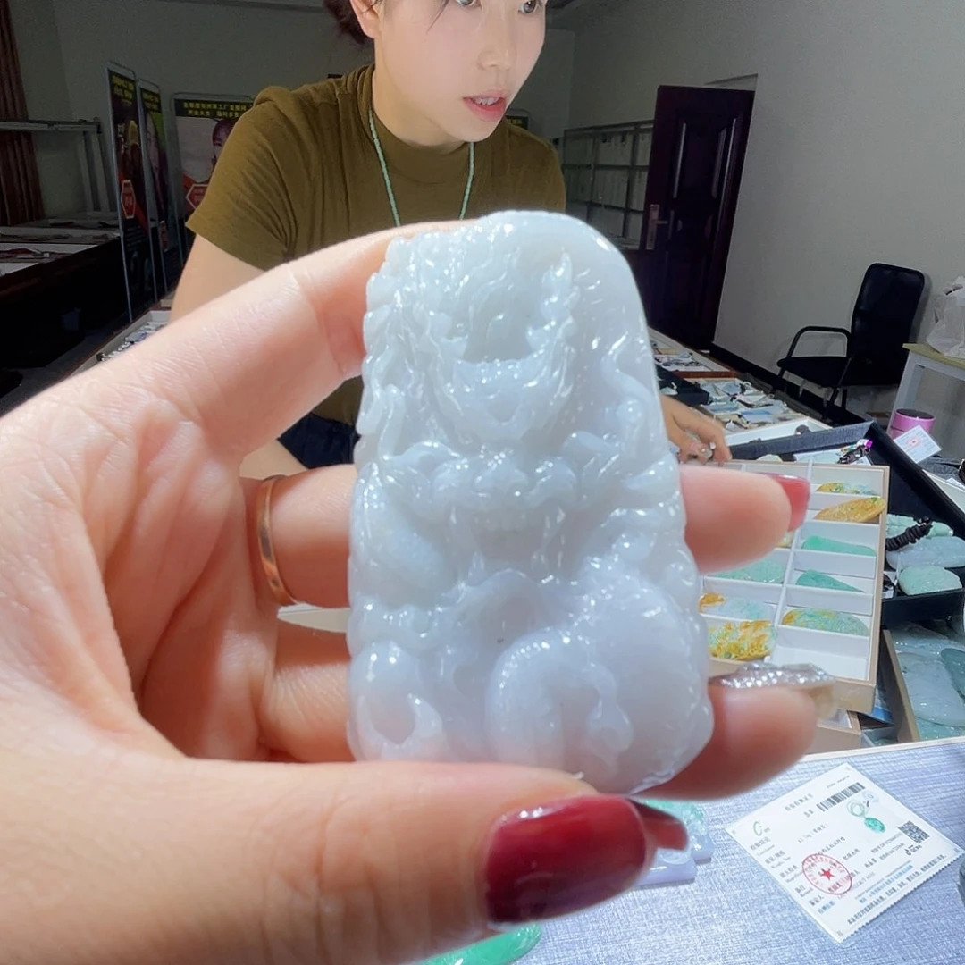 翡翠未镶嵌颈饰一个