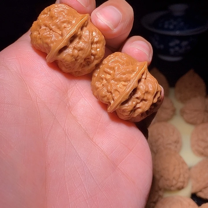 文玩核桃手把件瑕疵门头沟