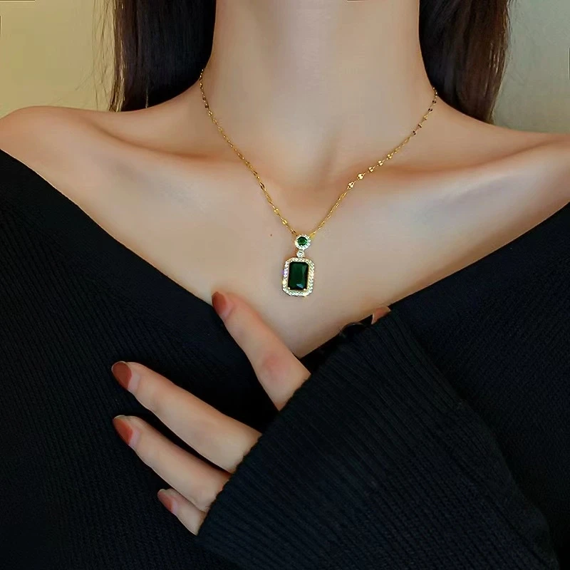 钛钢项链 绿色小方糖项链设计感小众华丽轻奢锁骨链