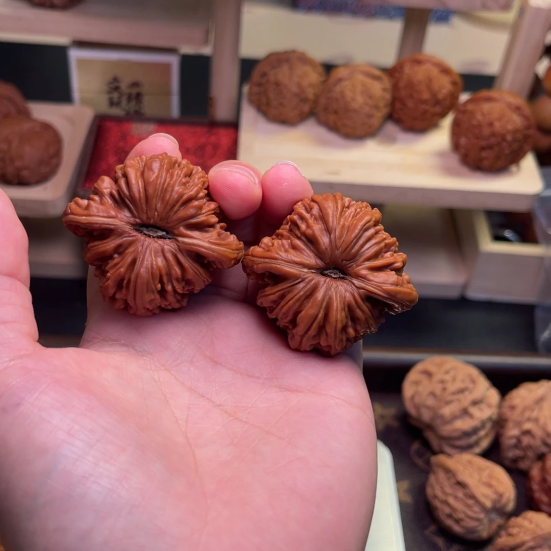 D***d把件文玩核桃红皮四座楼修过编号251196