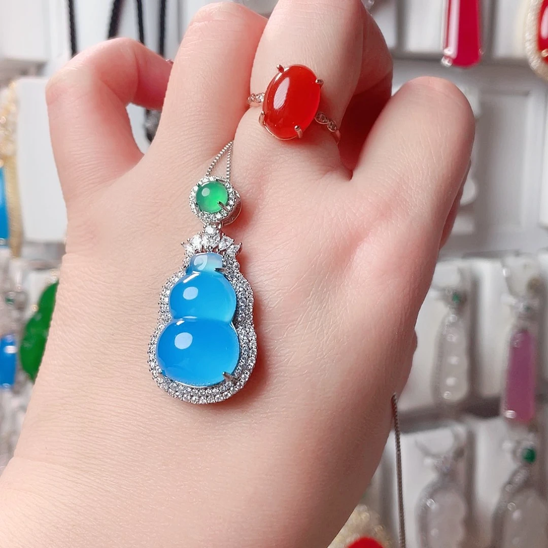 玛瑙/玉髓吊坠(赠链)未镶嵌白**?