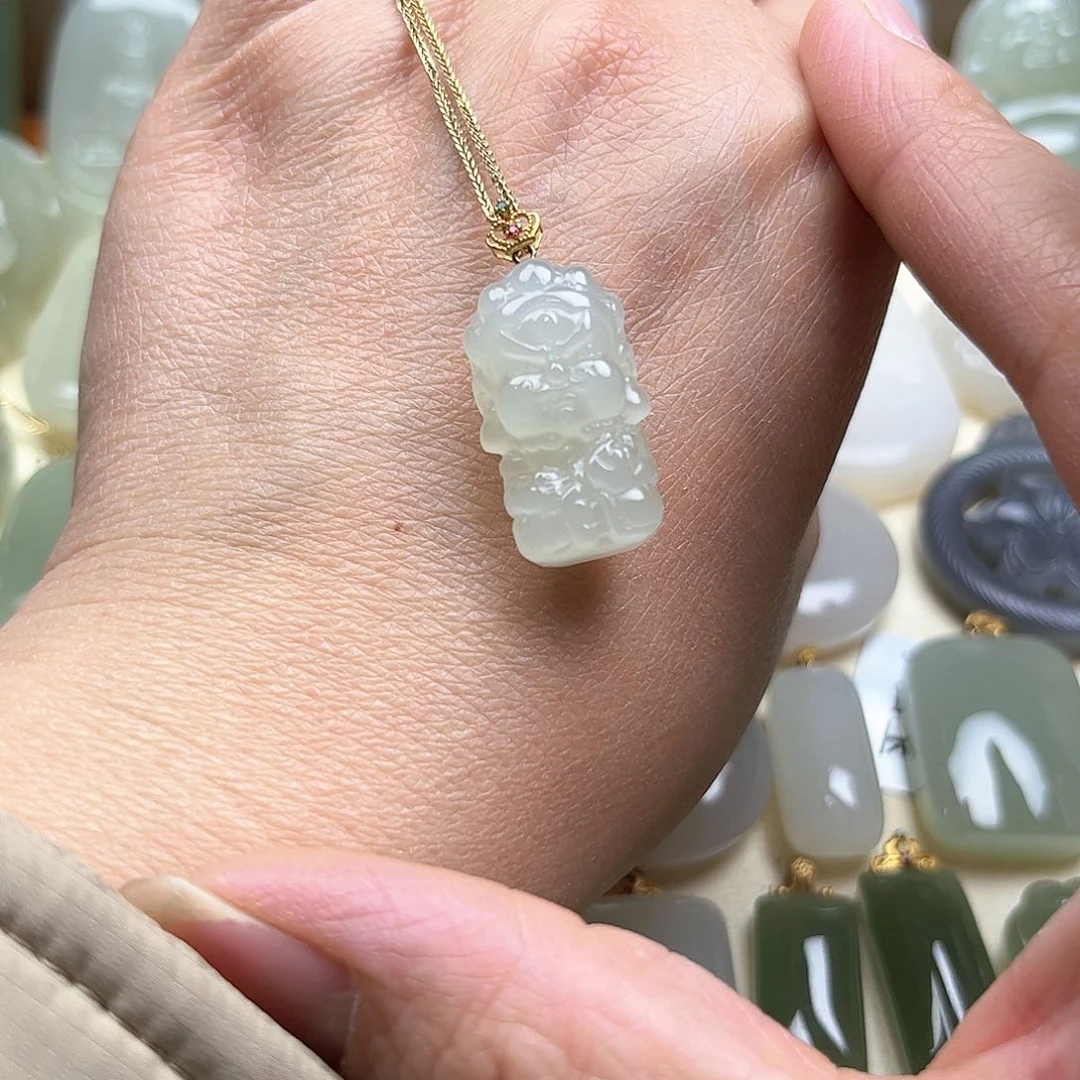 和田玉挂件18K金镶嵌