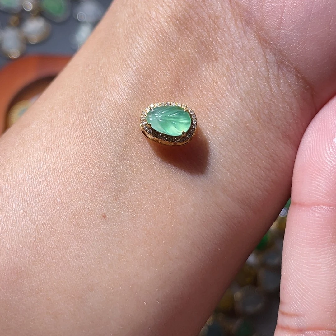 吊坠(不含链)18K金镶嵌翡翠