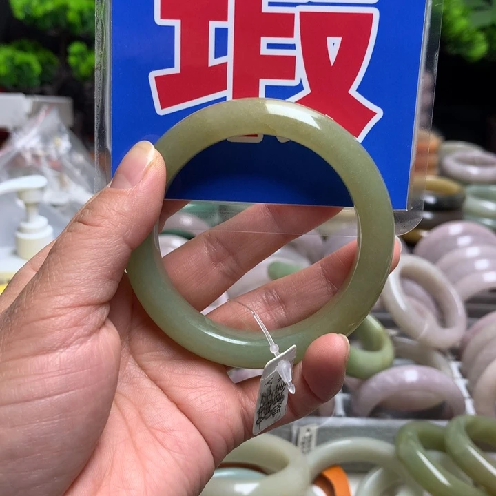 ****子石英质玉（佘太翠）未镶嵌手镯