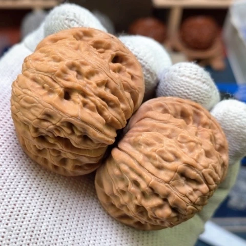 文玩核桃吊坠42全品精配蝴蝶磨盘