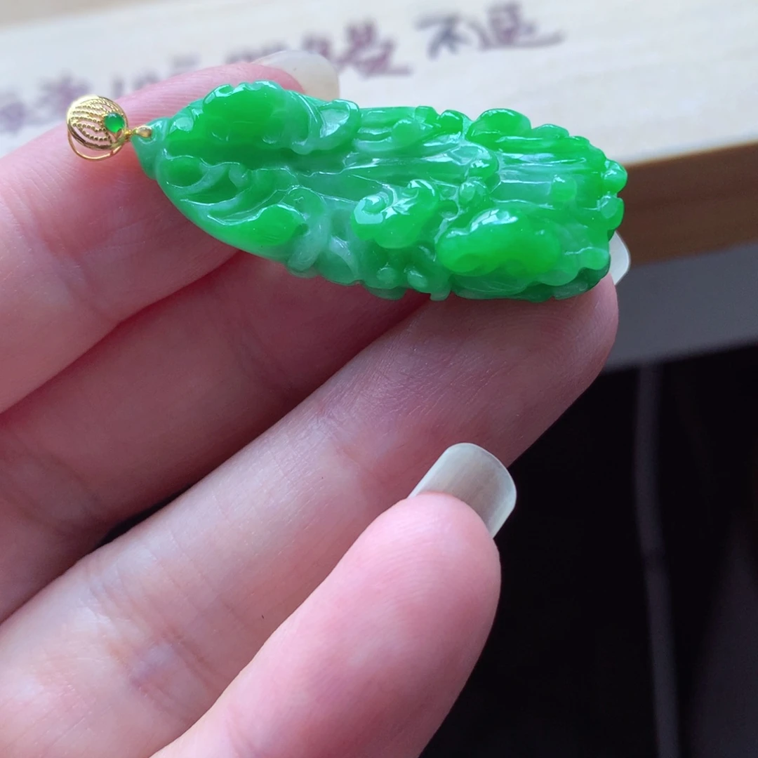 翡翠颈饰18K金镶嵌吊坠