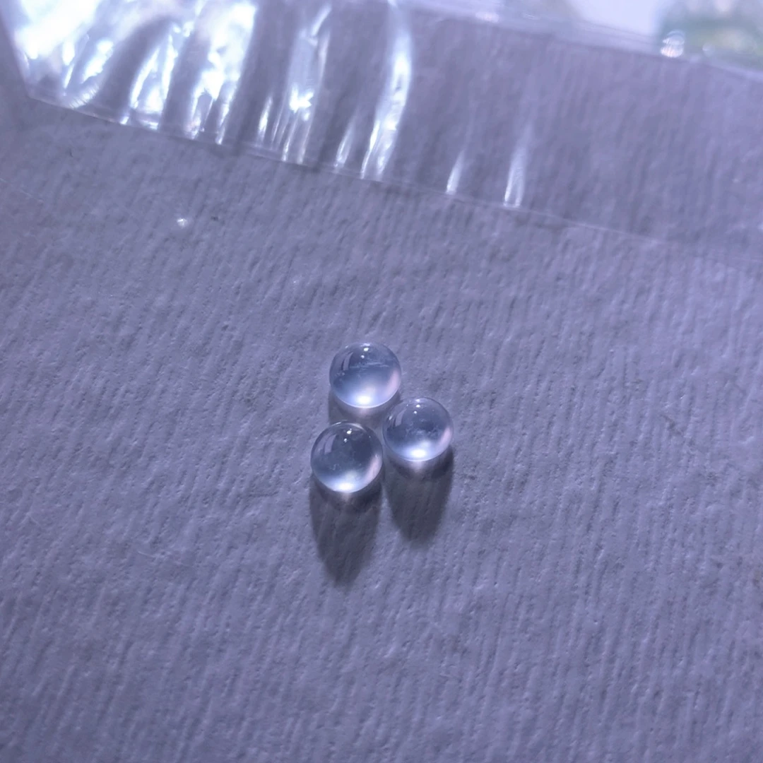 翡翠未镶嵌颈饰一手