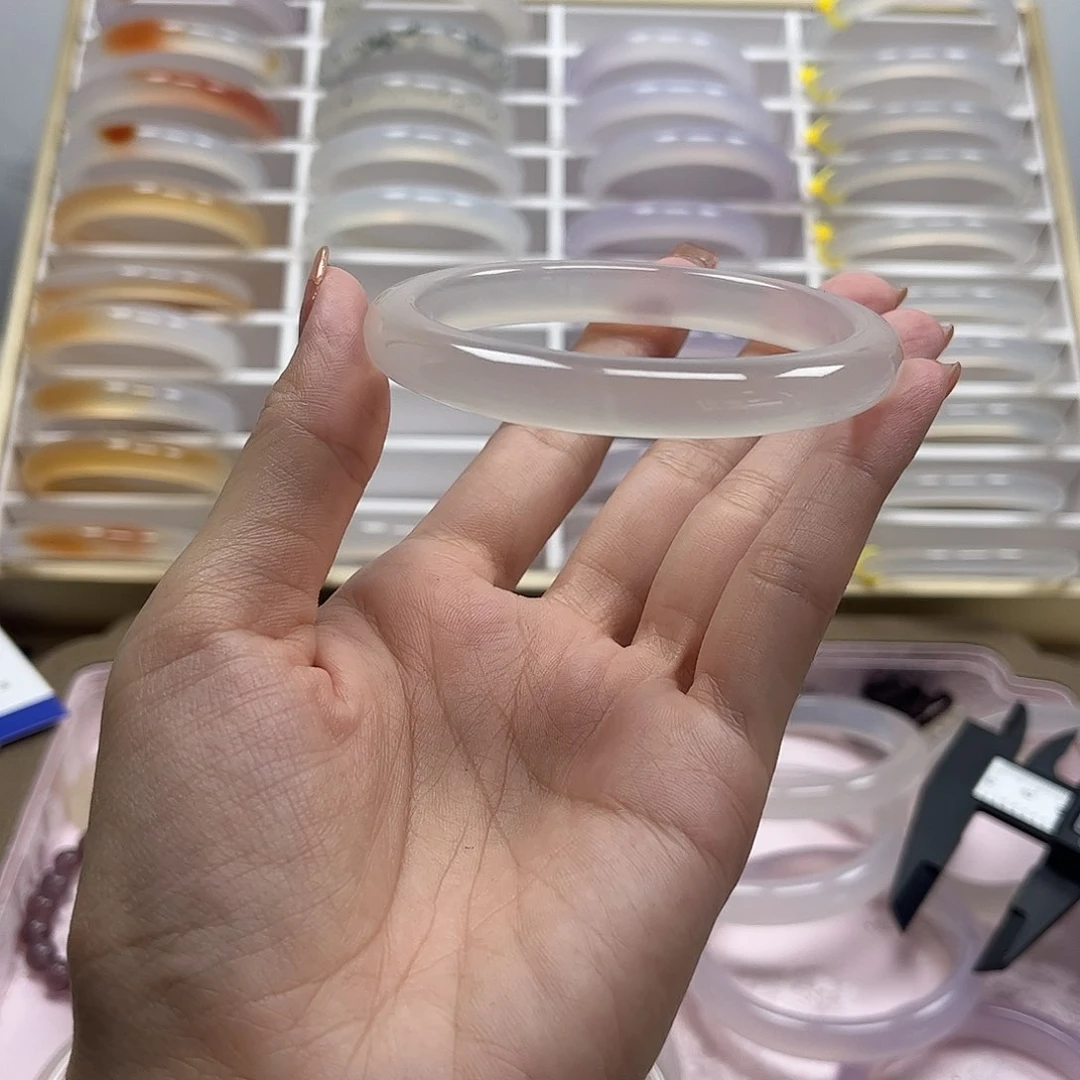 玛瑙/玉髓手镯未镶嵌一*洛