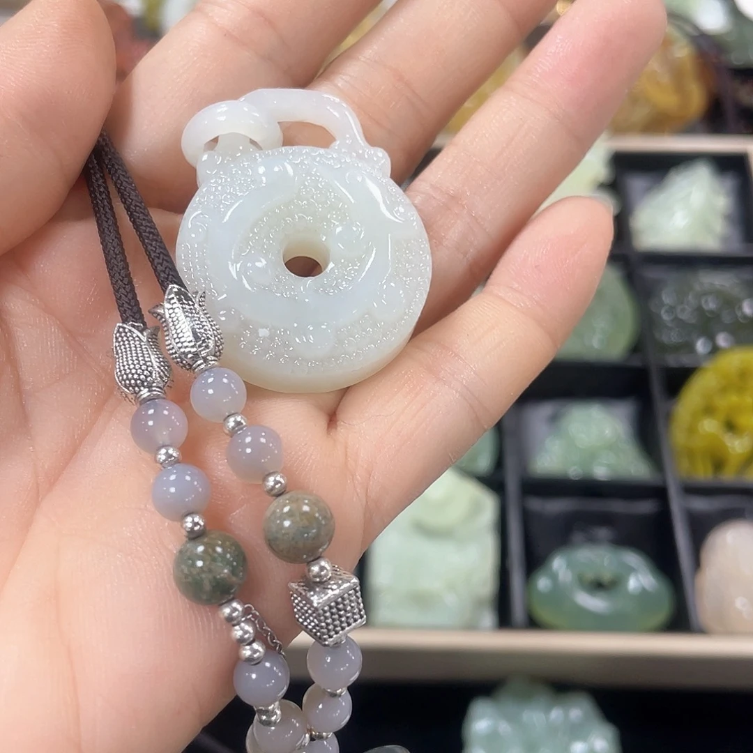 蛇纹石玉颈饰未镶嵌