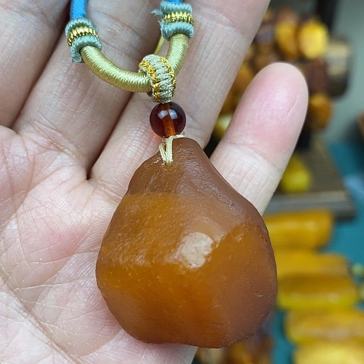 琥珀未镶嵌颈饰吊坠