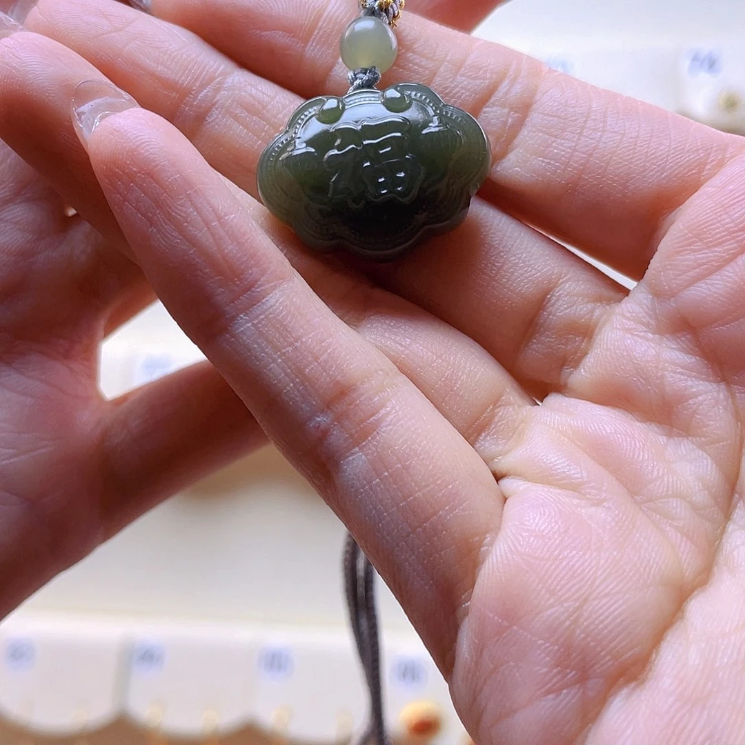 和田玉吊坠(赠链)未镶嵌