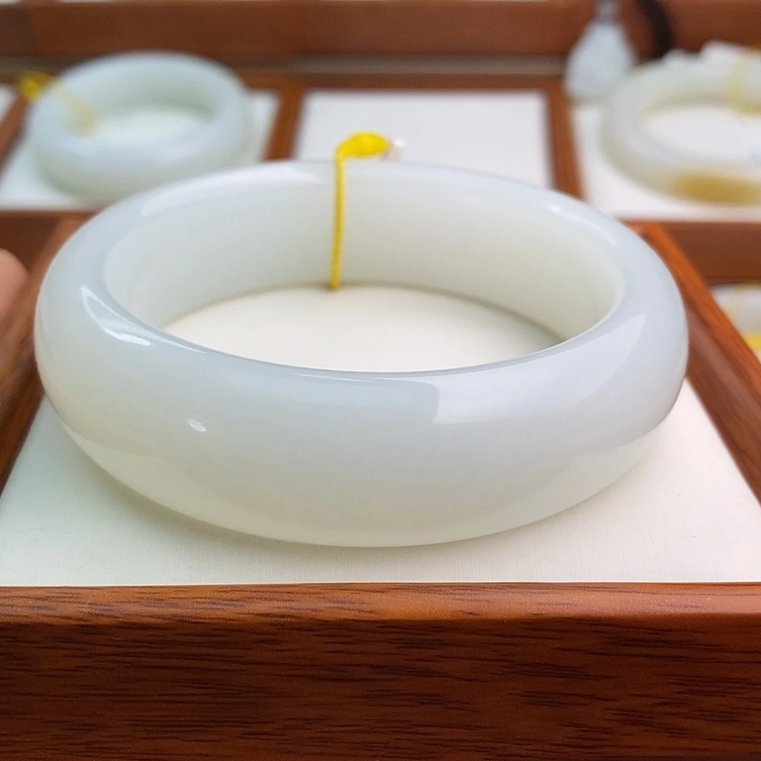 和田玉（白玉）未镶嵌手镯