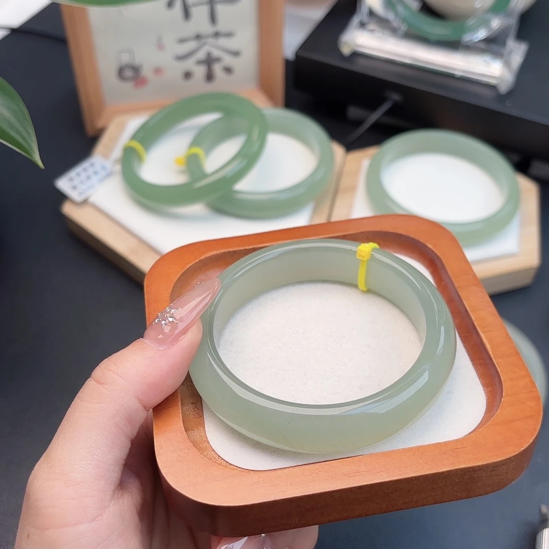 石英质玉未镶嵌手镯58