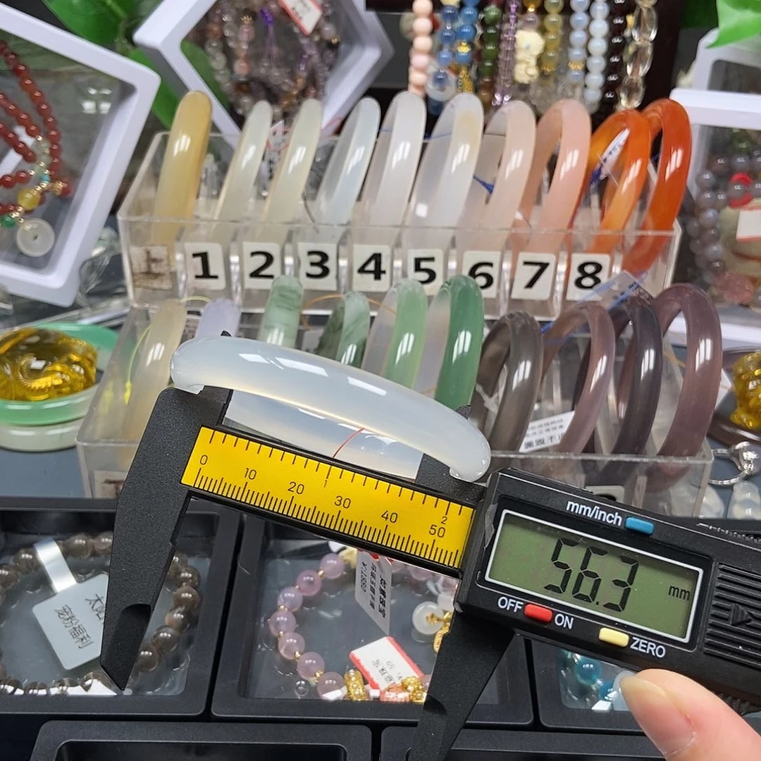 玛瑙/玉髓手镯未镶嵌不*帅9