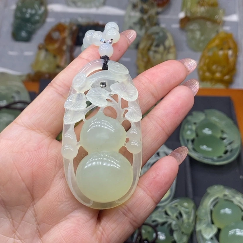 【闪购商品】蛇纹石玉颈饰未镶嵌云**轻