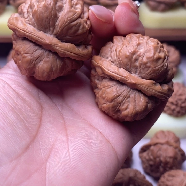 大叶紫檀（黑酸枝木类）文玩核桃蛤蟆头42尺