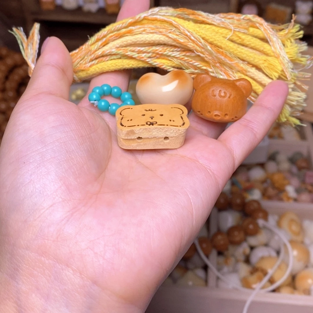 草****猴头核桃吊坠二饼，熊头，爱心，蓝卡黄流苏
