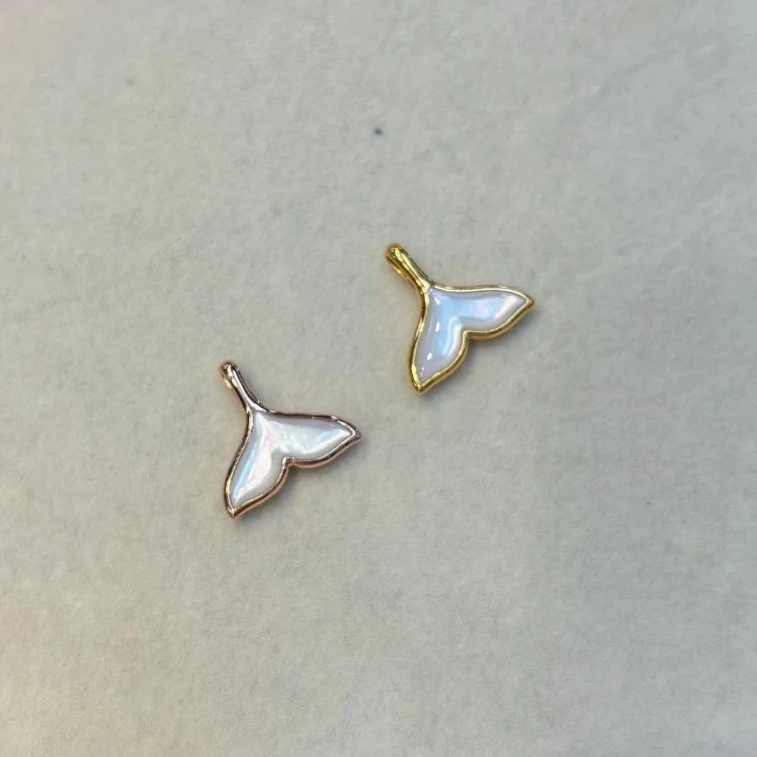 18K金精致温柔美人鱼吊坠（多样性发货一件）