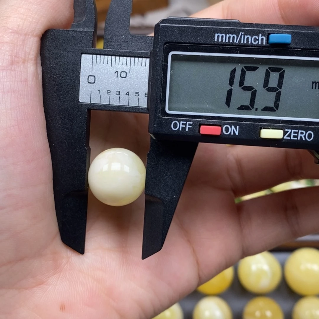 未镶嵌琥珀珠宝奇石