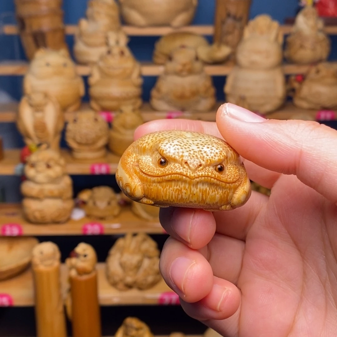 竹张念超竹雕金蟾制作