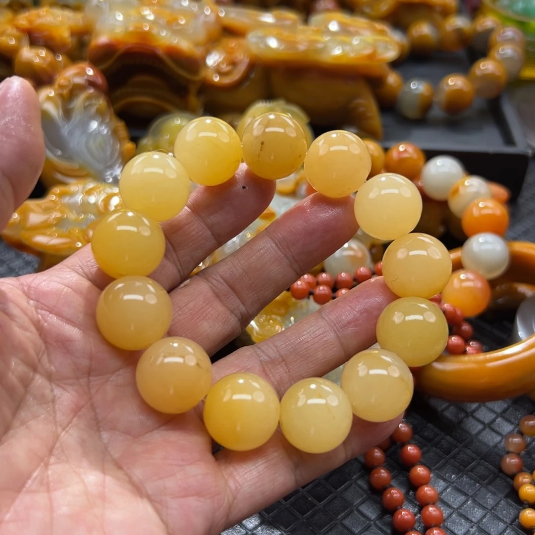 颈饰未镶嵌石英质玉
