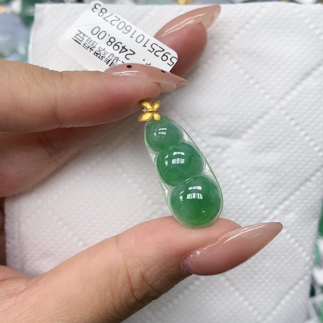 颈饰18K金镶嵌翡翠