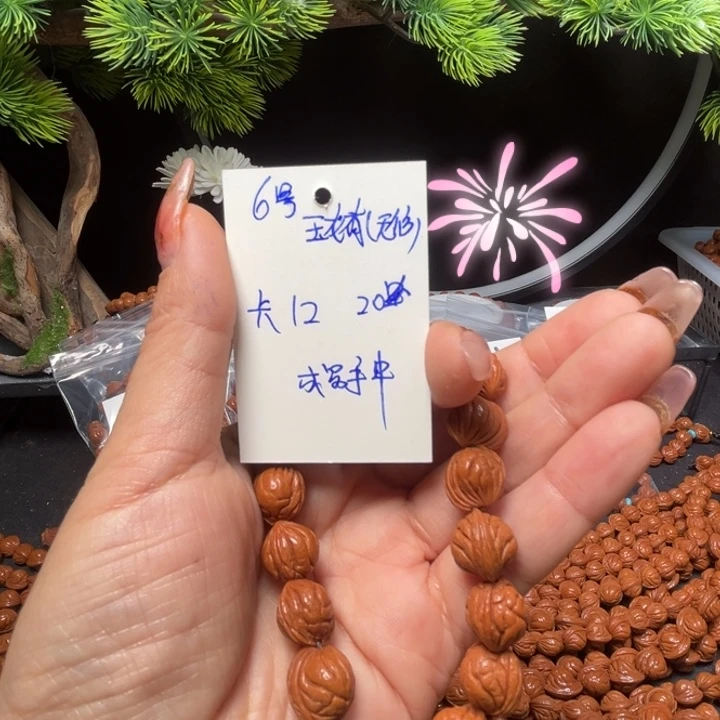 桃核吊坠玉龙里桃核