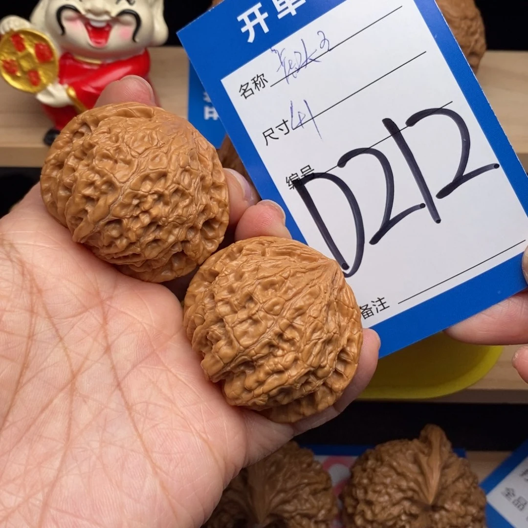 文玩核桃吊坠虎头王核桃