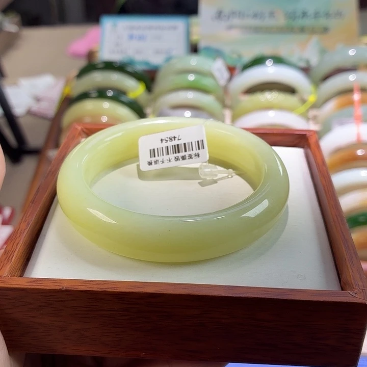 和田玉未镶嵌手镯84 圈口57