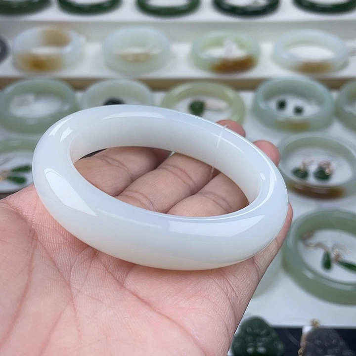 和田玉未镶嵌手镯