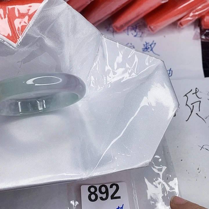 翡翠未镶嵌手镯一图一物实物为准（微瑕处理）