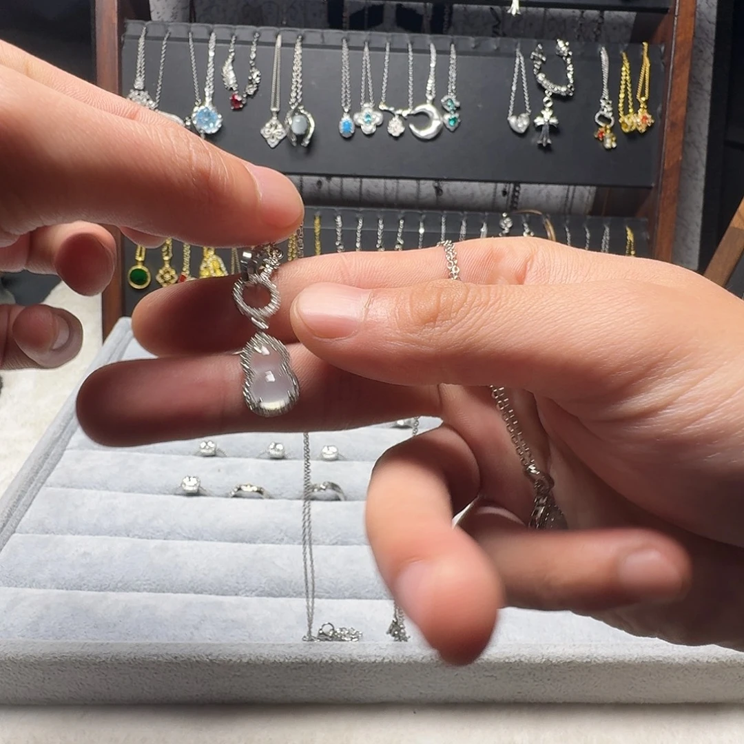 辣***。925银皮质123456789