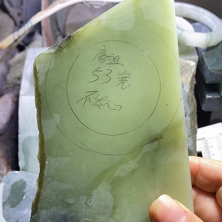 唐***姐和田玉未镶嵌手镯加工定制