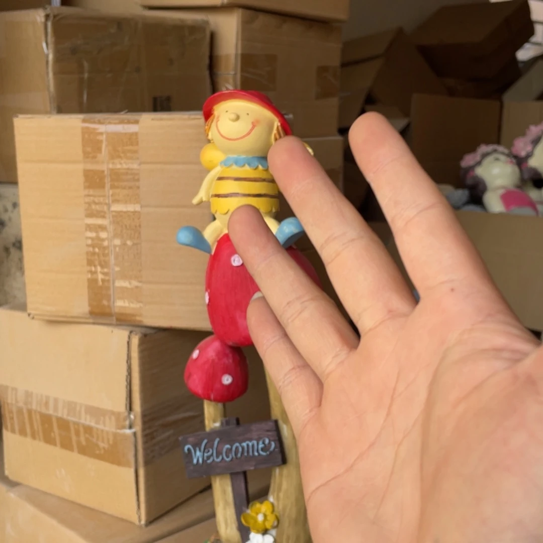 【闪购商品】树脂蜜蜂坐蘑菇摆件